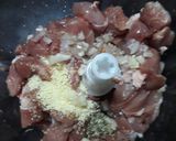 Hình bước làm 1 của món Chả cuốn lá lốt
