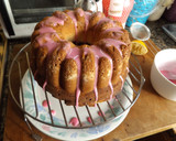 Foto del paso 4 de la receta: Bizcocho bicolor con nougat de rosas y botones de rosas