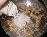 Foto del paso 8 de la receta: Risotto de setas