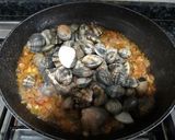 Foto del paso 2 de la receta Almejas a la marinera