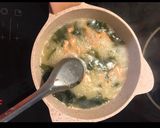 Hình bước làm 1 của món Soup miso rong biển cá hồi