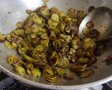 A picture of step 5 of Ivy gourd fry.