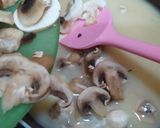 Foto langkah ke 6 dari resep Sup Krim Ayam Jamur.