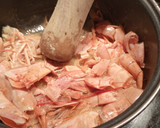 Foto del paso 3 de la receta: Supremas de Merluza en salsa con champiñones y gambones
