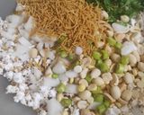A picture of step 3 of Popped sorghum bhel.