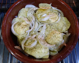 Foto del paso 2 de la receta: Raya al horno con patatas panadera: en plena temporada de pesca