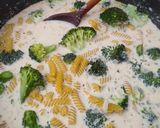 Sajtkrémes, brokkolis tészta 🧀🥦 recept fázis 2 fotója