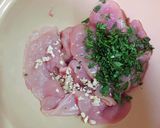 Foto del paso 1 de la receta: Filetes de pechuga de pollo medianos en especial, ajo y perejil