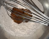 A picture of step 1 of White chocolate molten lawa.