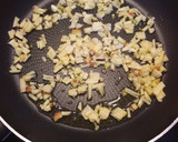 Foto del paso 2 de la receta: Salteado de espárragos y setas con morcilla Ibérica
