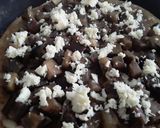 Foto del paso 10 de la receta: Pizza con masa de papa hecha en sartén...🤔🤨🙄🍕🧀🍳🌰🍆🧀🍕