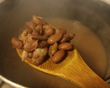 Foto del paso 1 de la receta: Porotos con riendas