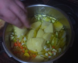 Foto del paso 3 de la receta: Potaje de berros en olla exprés