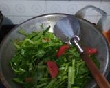 Foto langkah ke 4 dari resep Tumis kangkung #berburucelemekemas#resolusi2019.