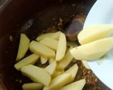 A picture of step 5 of Aloo Baingan.