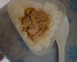 Foto langkah ke 3 dari resep Onigiri Tuna Mayo.