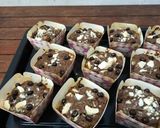 Foto langkah ke 8 dari resep Choco Banana Muffin.