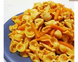 รูปขั้นตอนการทำที่ 8 ของ 🍝พาสต้าแกนเซทเต้ไก่ผัดซอส Chicken Gansettes Pasta & Chili Sauce