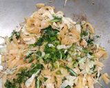 Foto langkah ke 5 dari resep 42. Kwetiau Goreng Ayam Bakso.