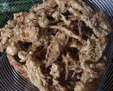 Foto langkah ke 4 dari resep Jamur enoki goreng.