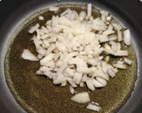 Foto del paso 3 de la receta: Tacos de bacalao con tomate natural