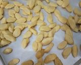 Foto langkah ke 3 dari resep Biji Ketapang Renyah dan Empuk.