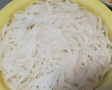 Foto del paso 11 de la receta: Gambas chow mein en salsa de ostras con noodles de arroz