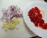 Foto del paso 1 de la receta: Langostinos con salsa de tomate y pimientos