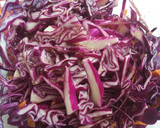 Foto del paso 1 de la receta: Ensalada de lombarda con panceta y naranja