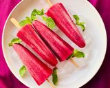 A picture of step 6 of Falsa Popsicles.