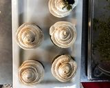 Foto del paso 5 de la receta Cupcakes de Matcha con maracuyá y merengue italiano tostado
