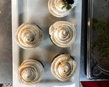 Foto del paso 5 de la receta: Cupcakes de Matcha con maracuyá y merengue italiano tostado