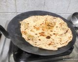 मक्खन के साथ आलू पराठा (makhan ke sath aloo paratha recipe in Hindi) रेसिपी चरण 4 फोटो