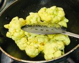 A picture of step 4 of Typical Bong Lunch with Rohu Fish Curry with Cauliflowers & Potatoes 🥔.