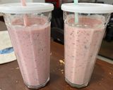 A picture of step 3 of Strawberry Blueberry Mango Milkshake.