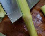 A picture of step 2 of Chinese sugar cane and imperatae drink 竹蔗茅根水.