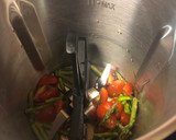 Foto del paso 2 de la receta: Pasta con espárragos, tomates y langostinos (Mambo/Thermomix)