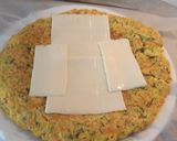 Foto del paso 3 de la receta: Rulo de tortilla de calabacín y zanahoria con queso y atún