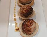 Foto del paso 9 de la receta: Medallones rellenos en espiral de cerdo, bacon y queso fundido