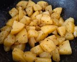 Foto langkah ke 3 dari resep Saute Potatoes.