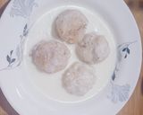 A picture of step 5 of Dahi bhalla.