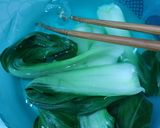 Foto langkah ke 3 dari resep Bok Choy Siram Kulit Ayam.