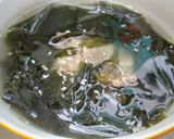 Hình bước làm 2 của món Canh rong biển nấu xương heo