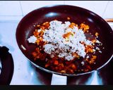 A picture of step 2 of Tasty vegetable rajma masala hot dog.