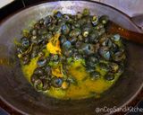 Foto langkah ke 3 dari resep Tutut Bumbu Kuning.