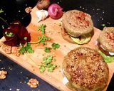 ગ્રીન મૂંગદાલ બર્ગર વિથ બીટ રુટ ટિક્કી ને walnut ડીપ(green mung dal burger inGujarati) રેસીપી સ્ટેપ5ફોટો
