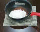 عکس مرحله 2 از دستور کیک شکلاتی تابه ای آسان