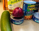 A picture of step 1 of Garbanzo and Tuna Salad.