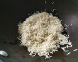 மஹாராஷ்டிரா நரலி பாத் (Maharashtrian sweet coconut rice recipe in Tamil) ரெசிபி ஸ்டேப் 3 புகைப்படம்