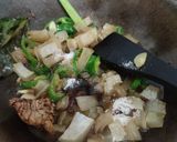 Foto langkah ke 4 dari resep Tumis kikil cabe hijau.